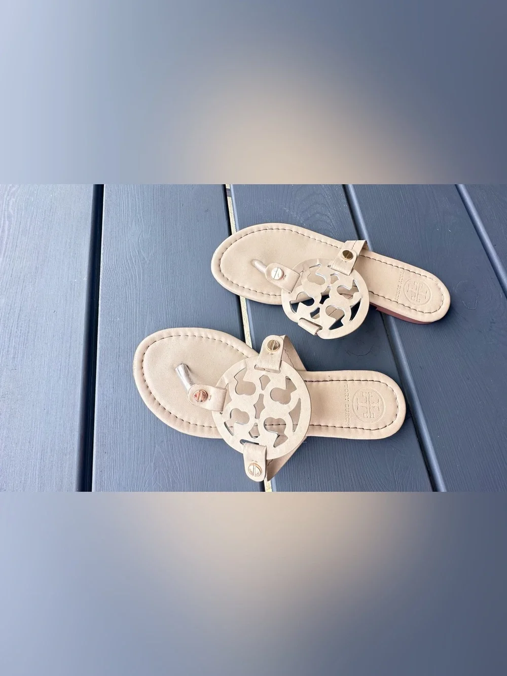 Tory Burch Cream Logo Cutout Leather Thong Sandals Sz 5.5